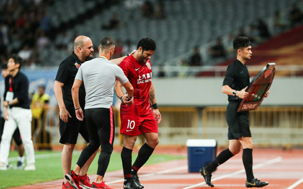 菲尼克斯太阳训练开放日，关键时刻扳平良机引欢呼，亚冠在即，身体对抗强度拉满的简单介绍-ayx